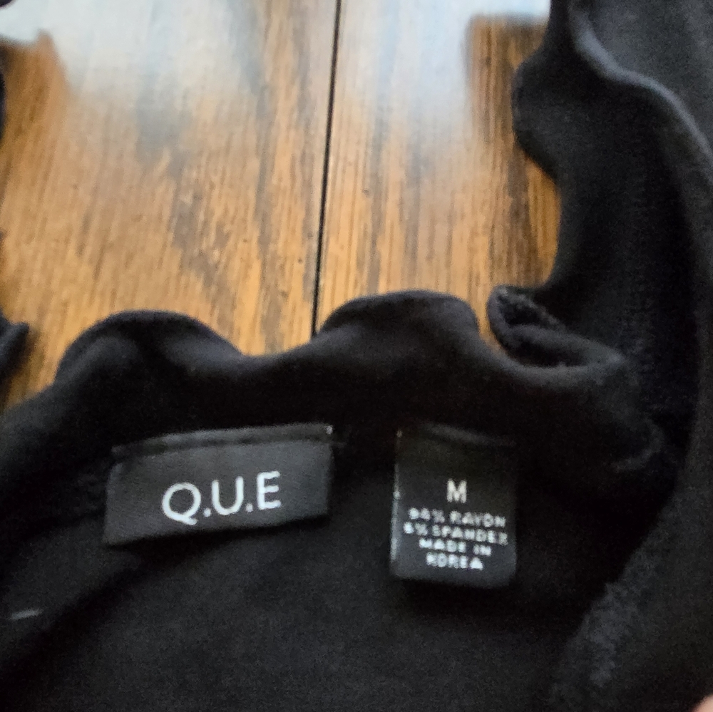 Q.U.E. Tank Top - Picture 4 of 5